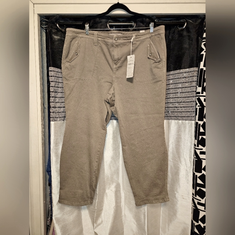 Torrid Military Cropped Pants in Morel